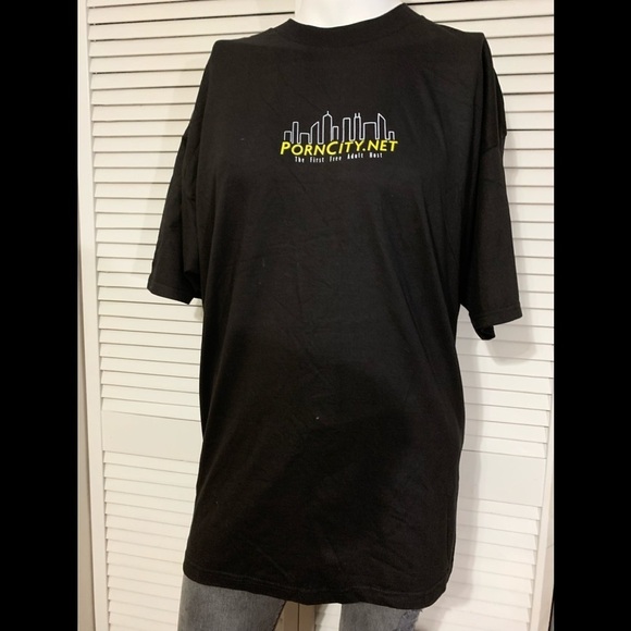 Hanes Other - Graphic T-Shirt 2XL
